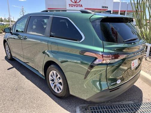 2025 Toyota Sienna LE