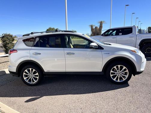 2018 Toyota RAV4 Hybrid SE