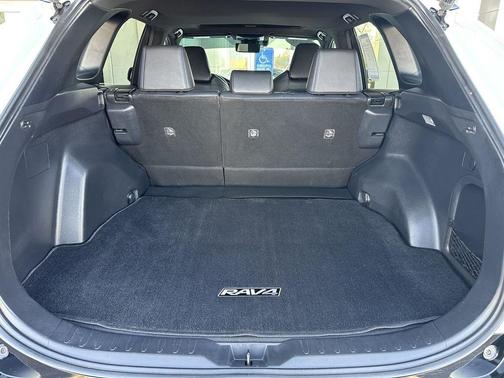 2019 Toyota RAV4 Hybrid SE