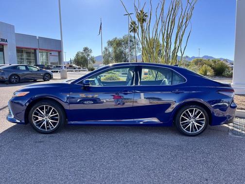 2024 Toyota Camry Hybrid XLE