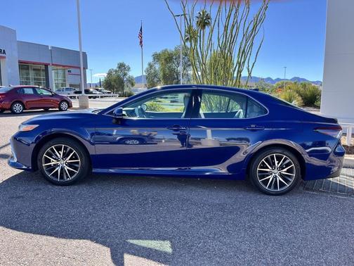 2024 Toyota Camry Hybrid XLE