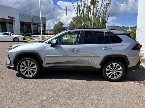 2025 Toyota RAV4 XLE Premium