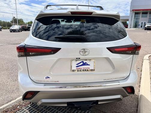 2024 Toyota Highlander Platinum