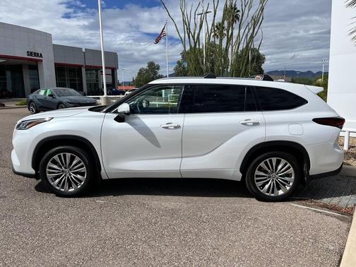 2024 Toyota Highlander Platinum