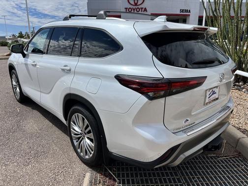 2024 Toyota Highlander Platinum