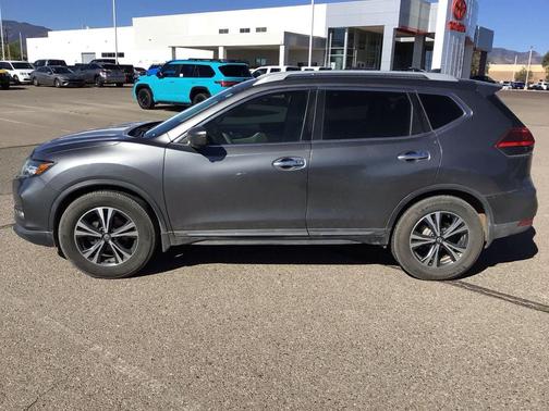 Gun Metallic 2017 Nissan Rogue SL