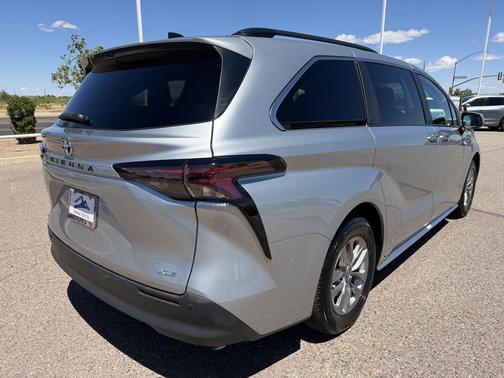 2025 Toyota Sienna XLE