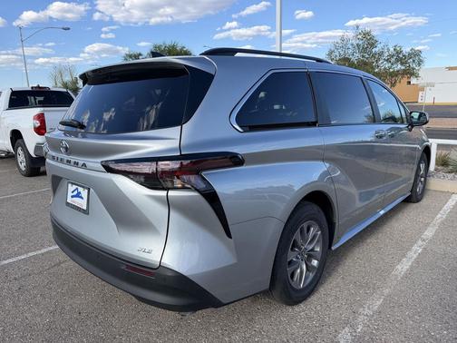 2025 Toyota Sienna XLE