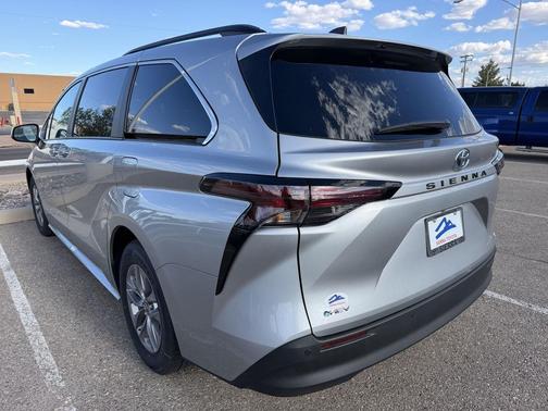 2025 Toyota Sienna XLE