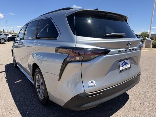 2025 Toyota Sienna XLE