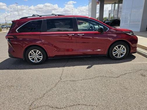 2022 Toyota Sienna XSE 7 Passenger