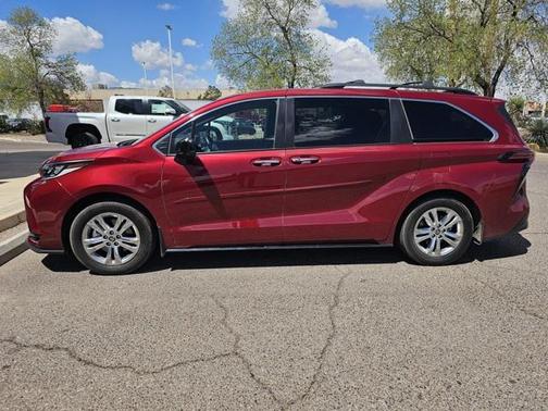 2022 Toyota Sienna XSE 7 Passenger
