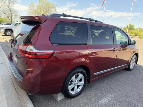2018 Toyota Sienna LE