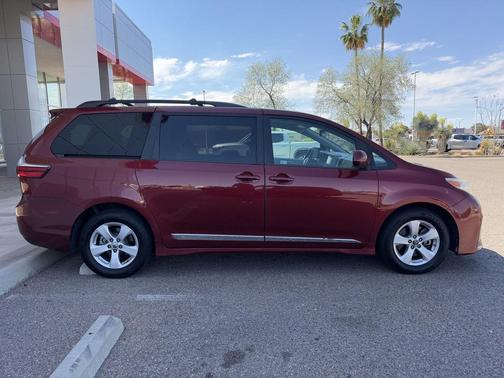 2018 Toyota Sienna LE
