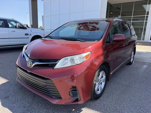2018 Toyota Sienna LE