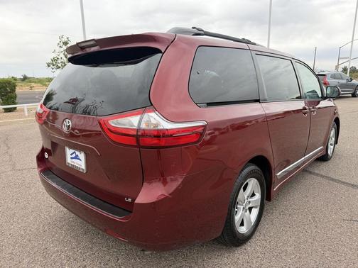 2018 Toyota Sienna LE