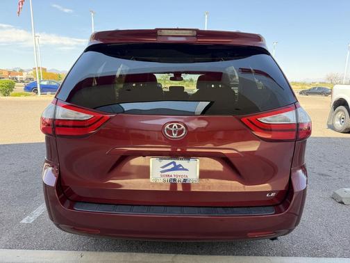 2018 Toyota Sienna LE