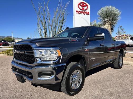 2019 RAM 2500 Tradesman Crew Cab 4x4 6'4' Box