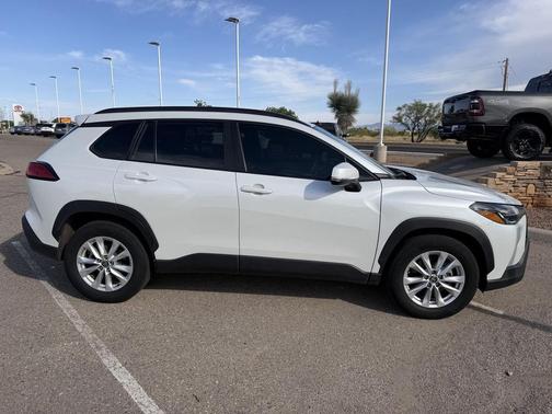 Wind Chill Pearl 2022 Toyota Corolla Cross LE