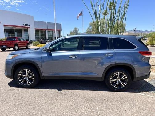 2019 Toyota Highlander LE