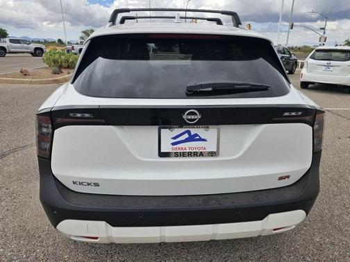 2025 Nissan Kicks SR