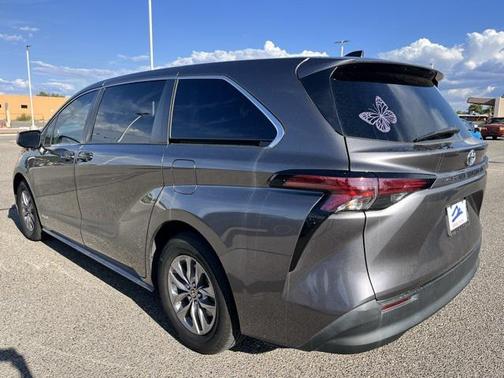 2021 Toyota Sienna LE