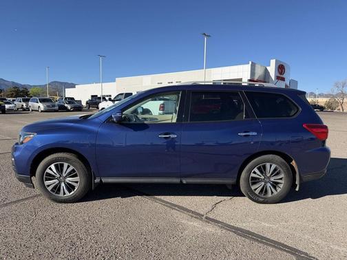 2017 Nissan Pathfinder SL
