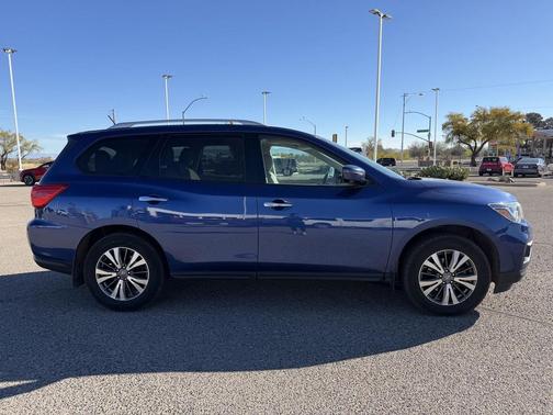 2017 Nissan Pathfinder SL