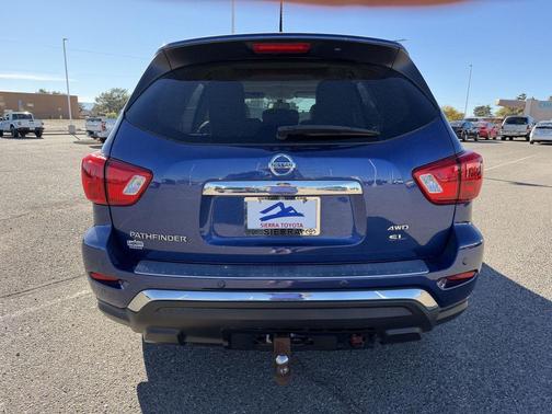 2017 Nissan Pathfinder SL