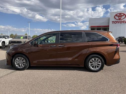 Sunset Bronze Mica 2021 Toyota Sienna XLE 8 Passenger