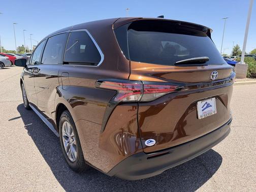 Sunset Bronze Mica 2021 Toyota Sienna XLE 8 Passenger