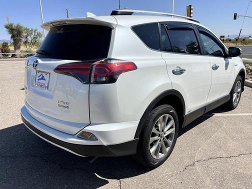 2018 Toyota RAV4 Hybrid SE
