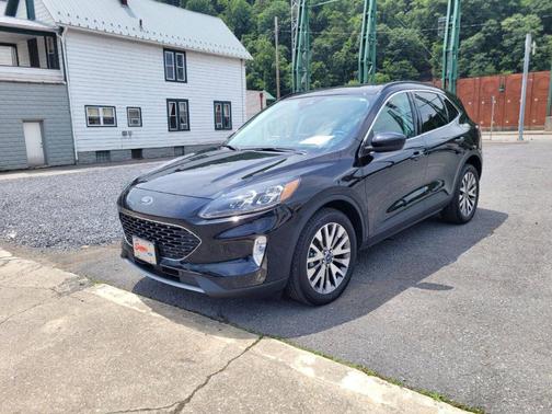 2022 Ford Escape Titanium