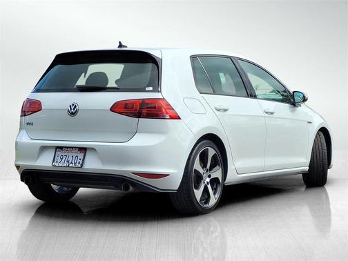 2016 Volkswagen Golf GTI 2.0T SE 4-Door