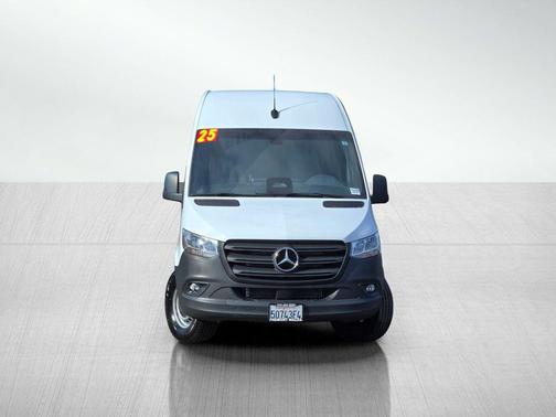 2025 Mercedes-Benz Sprinter 2500 Standard Roof