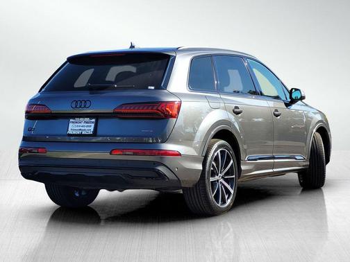 2022 Audi Q7 55 Premium Plus