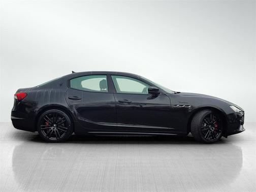 2022 Maserati Ghibli Modena Q4