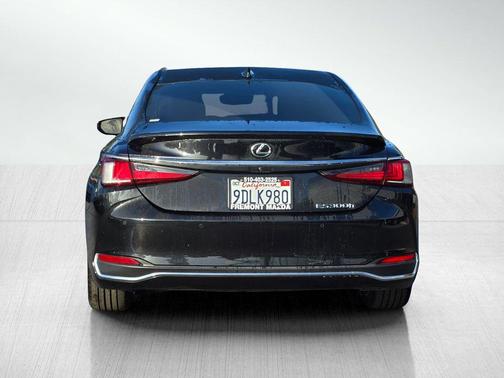 2023 Lexus ES 300h Base