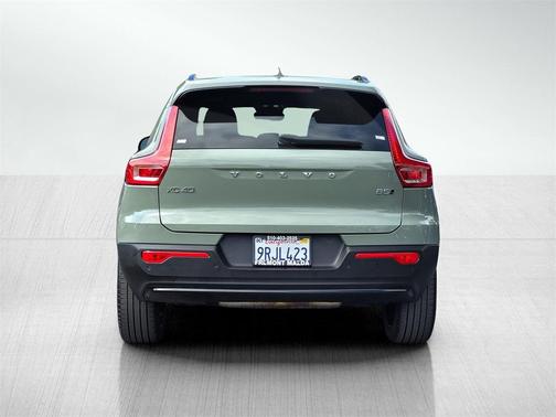 2023 Volvo XC40 B5 Ultimate Dark Theme