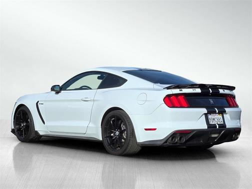 2017 Ford Shelby GT350 Base