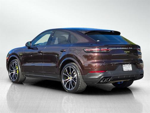 2023 Porsche Cayenne Platinum Edition