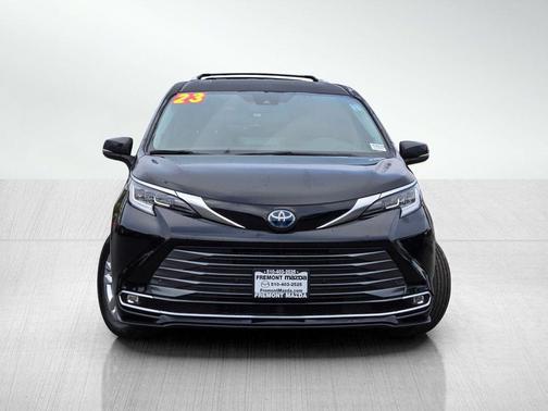 2023 Toyota Sienna Limited