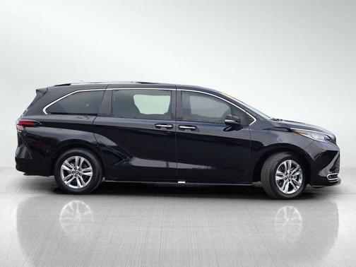 2023 Toyota Sienna Limited