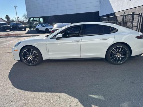 2023 Porsche Panamera Platinum Edition