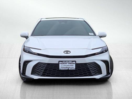 Ice Cap 2025 Toyota Camry SE