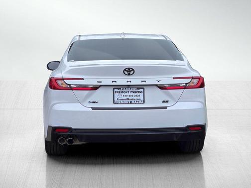 Ice Cap 2025 Toyota Camry SE
