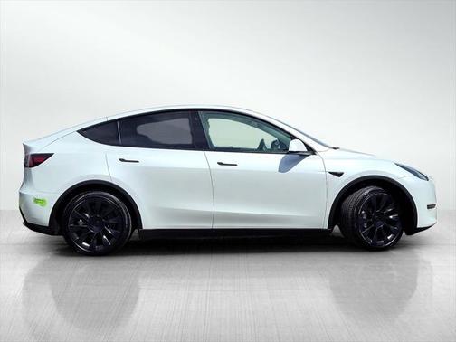 2022 Tesla Model Y Long Range Dual Motor All-Wheel Drive