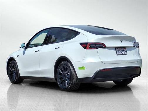 2022 Tesla Model Y Long Range Dual Motor All-Wheel Drive