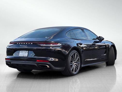 2022 Porsche Panamera 4