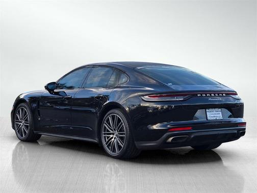 2022 Porsche Panamera 4